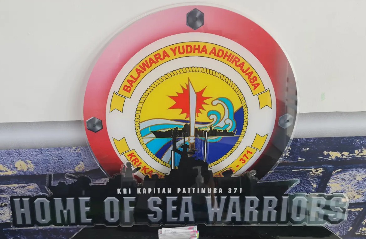 Souvenir & Plakat Akrilik GVI Batam - tim kerja